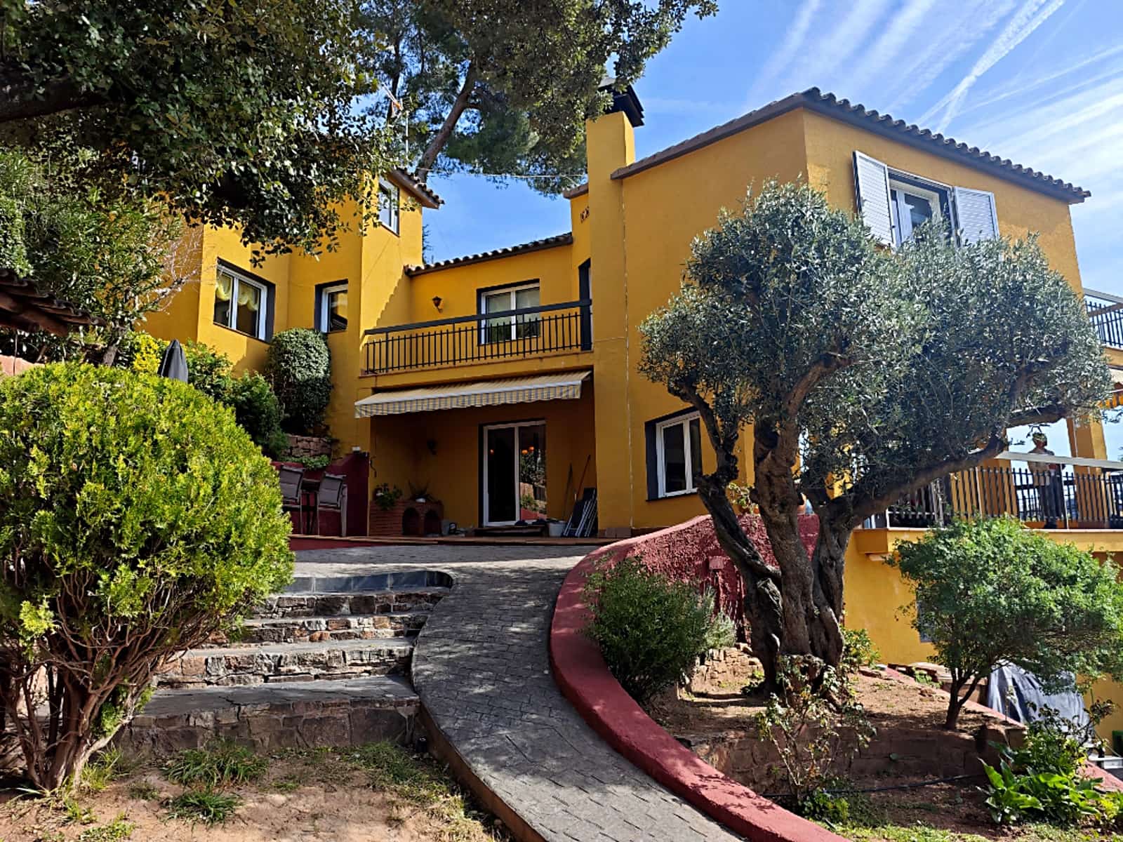 5 bedroom Villa for sale in Palleja with garage - € 539,000 (Ref: 9736251)