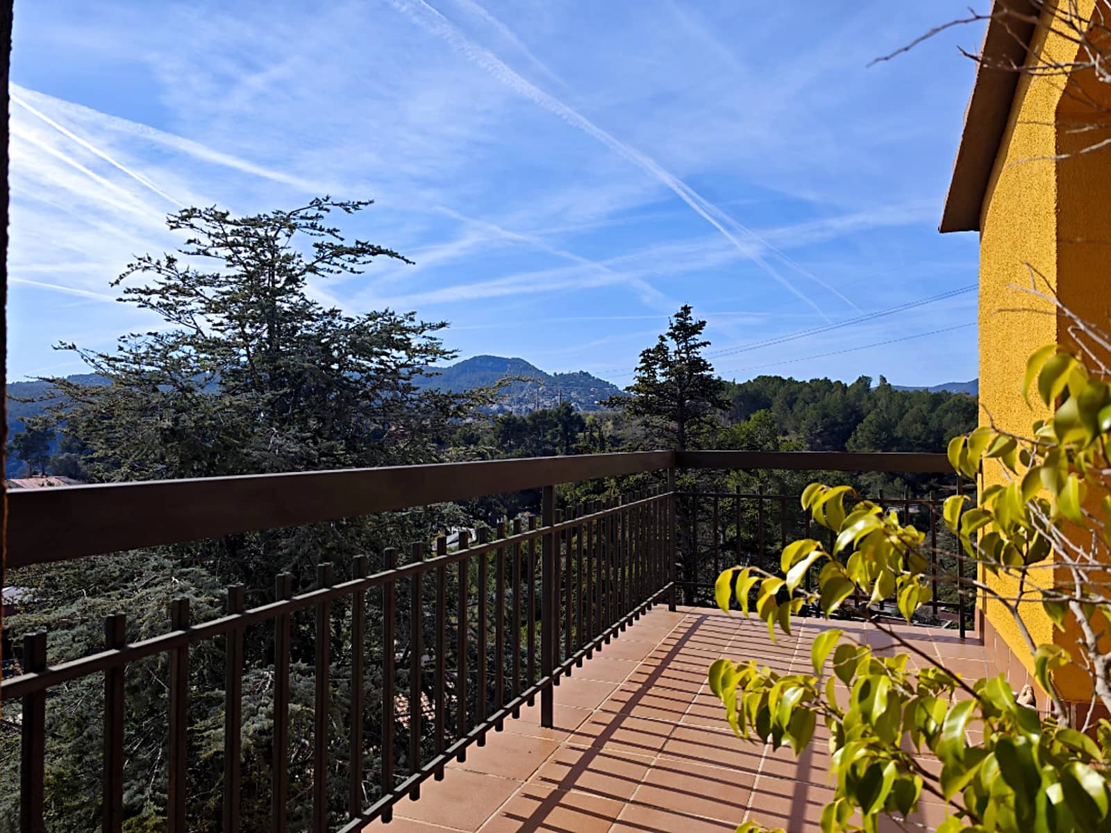 5 bedroom Villa for sale in Palleja with garage - € 539,000 (Ref: 9736251)