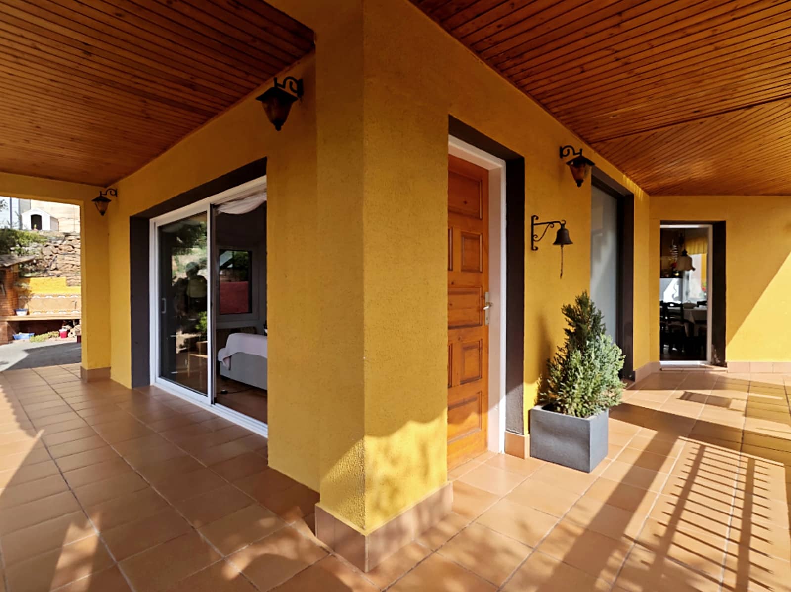 5 bedroom Villa for sale in Palleja with garage - € 539,000 (Ref: 9736251)