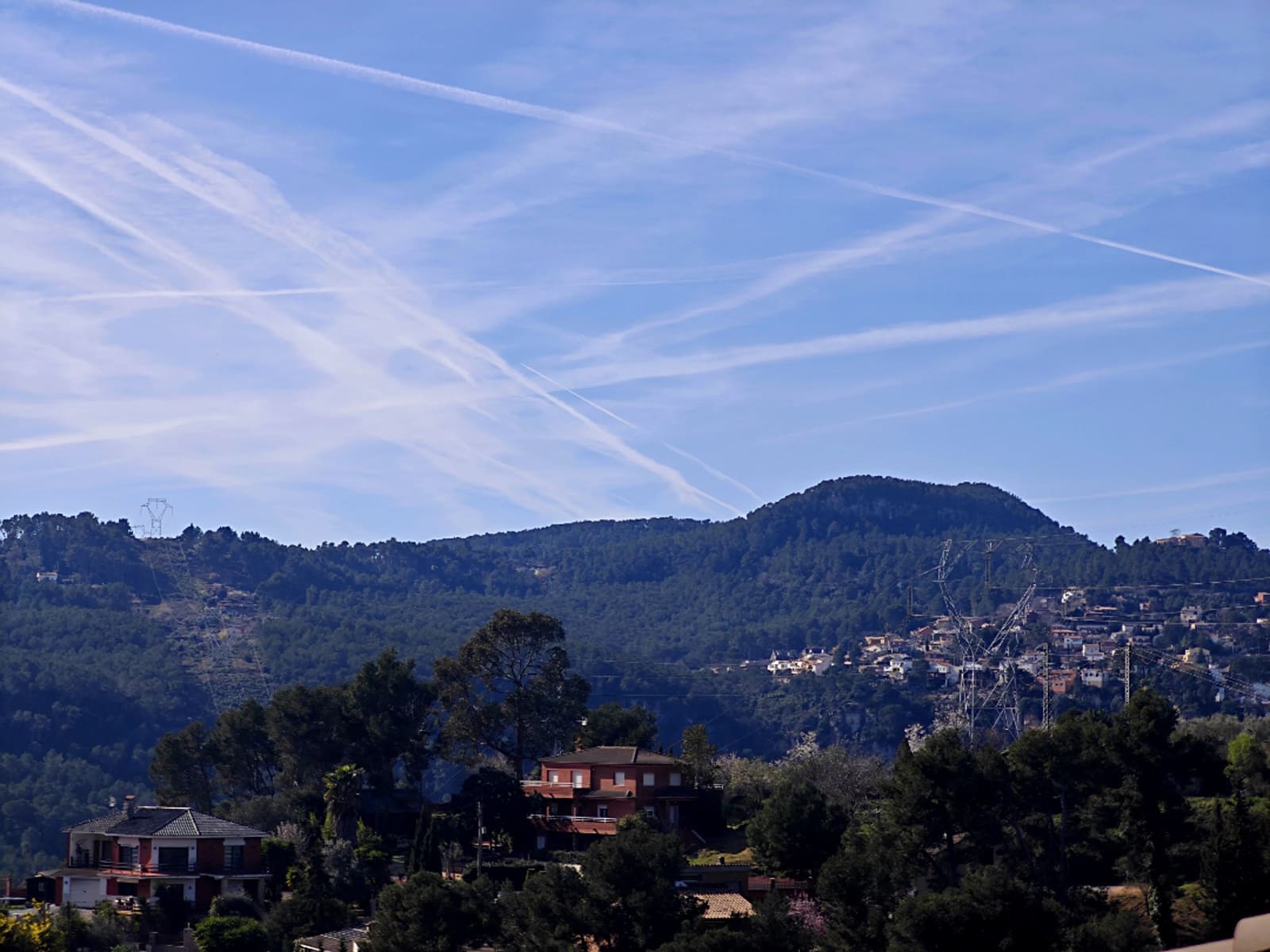 5 bedroom Villa for sale in Palleja with garage - € 539,000 (Ref: 9736251)