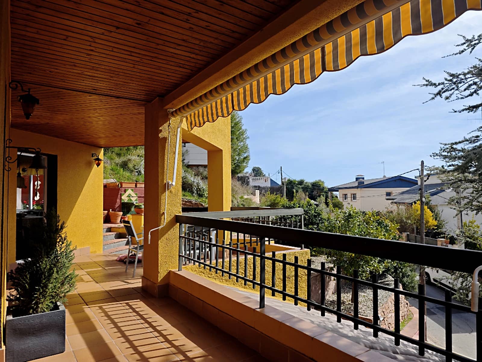 5 bedroom Villa for sale in Palleja with garage - € 539,000 (Ref: 9736251)