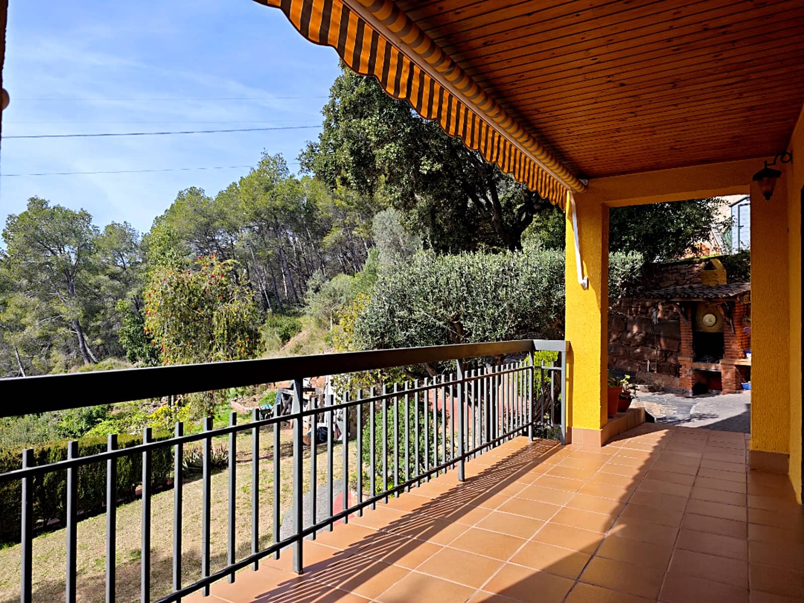 5 bedroom Villa for sale in Palleja with garage - € 539,000 (Ref: 9736251)