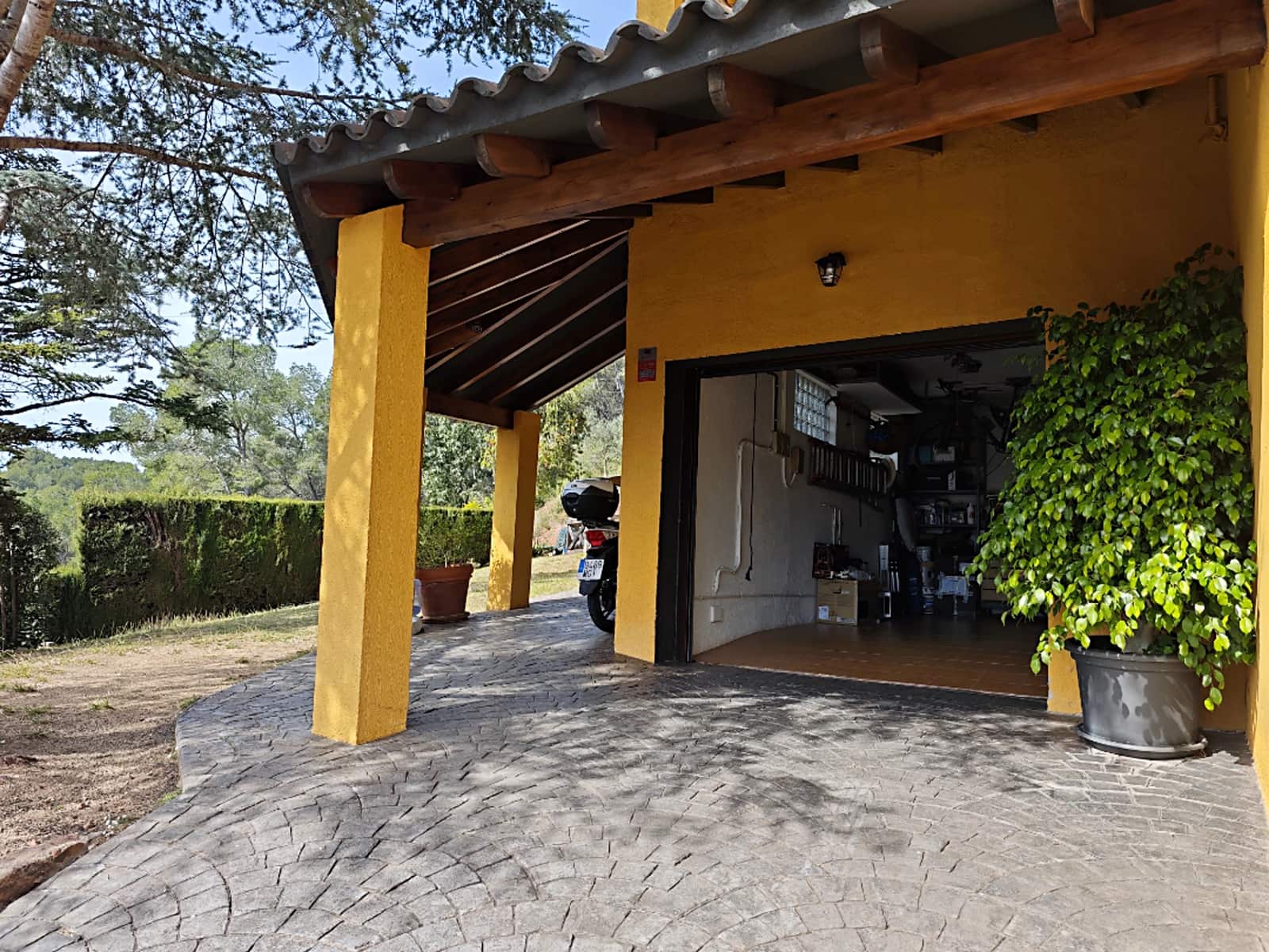 5 bedroom Villa for sale in Palleja with garage - € 539,000 (Ref: 9736251)