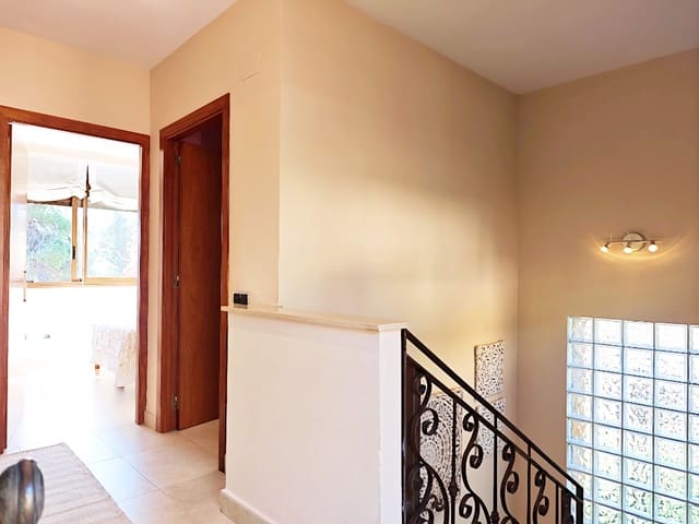 Chalet de 4 habitaciones en Corbera de Llobregat en venta con piscina garaje - 495.000 € (Ref: 9739246)