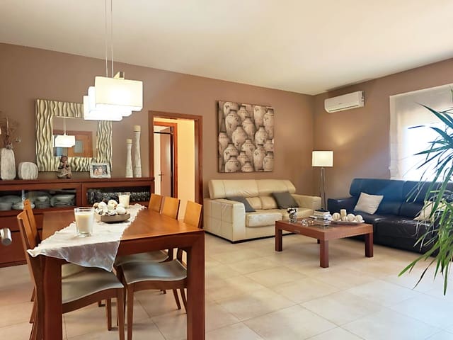 Chalet de 4 habitaciones en Corbera de Llobregat en venta con piscina garaje - 495.000 € (Ref: 9739246)