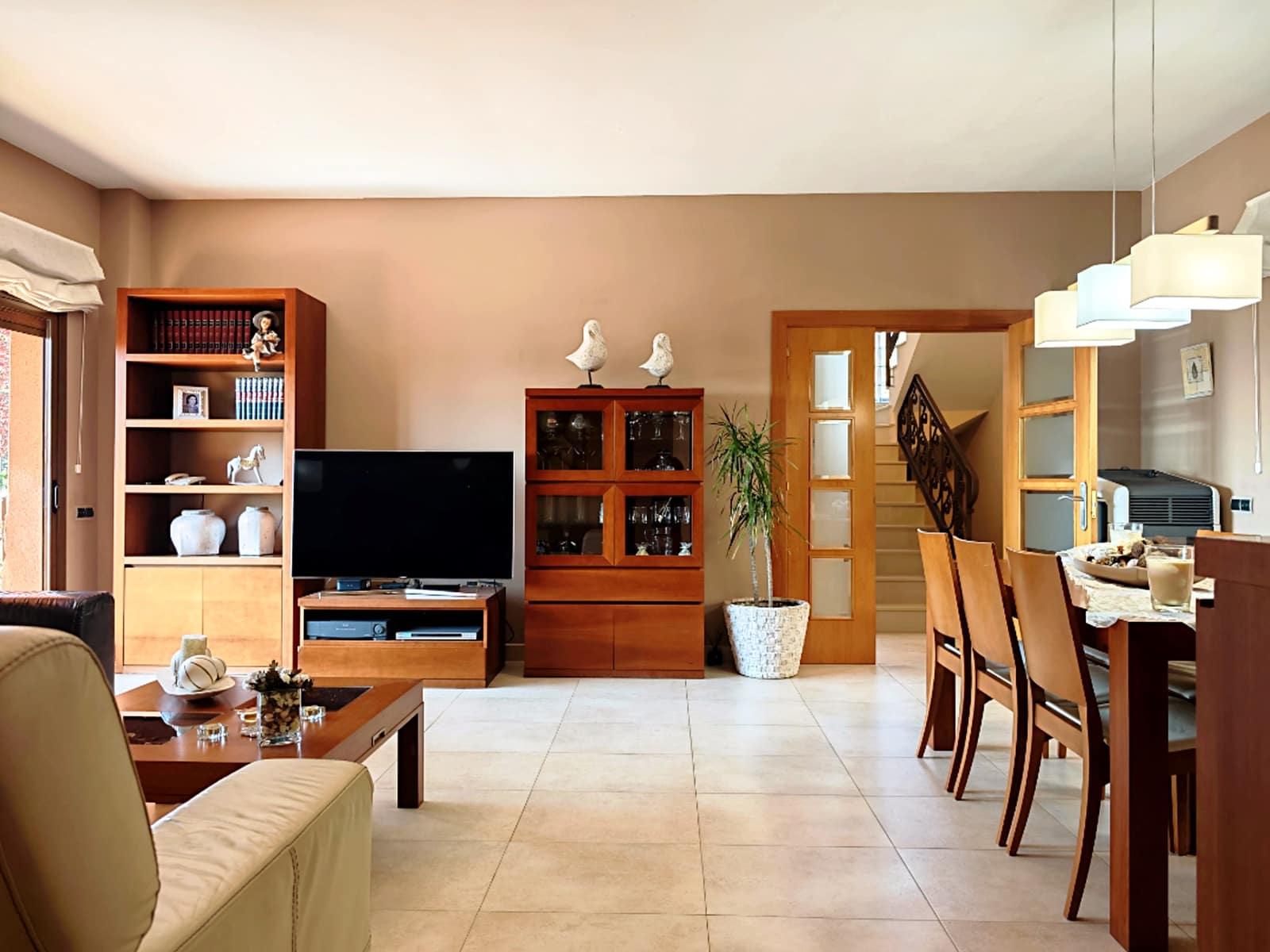 4 bedroom Villa for sale in Corbera de Llobregat with pool garage - € 495,000 (Ref: 9739246)