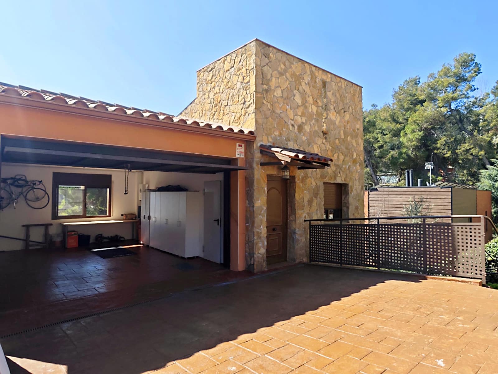 4 bedroom Villa for sale in Corbera de Llobregat with pool garage - € 495,000 (Ref: 9739246)