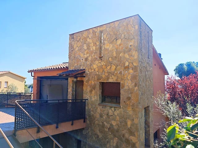 Chalet de 4 habitaciones en Corbera de Llobregat en venta con piscina garaje - 495.000 € (Ref: 9739246)