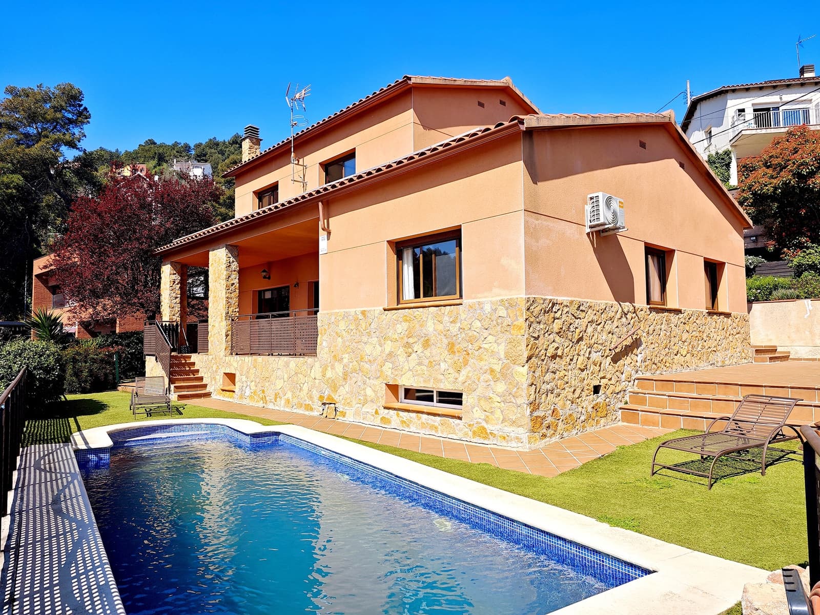 4 bedroom Villa for sale in Corbera de Llobregat with pool garage - € 495,000 (Ref: 9739246)