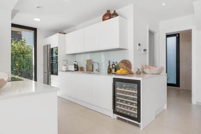 3 sovrum Hus till salu i Manilva med pool garage - 1 290 000 € (Ref: 9580111)