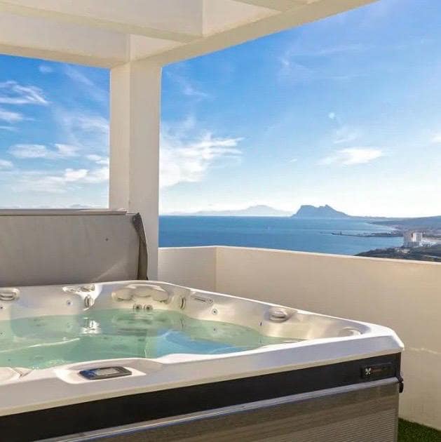 3 Zimmer Reihenhaus zu verkaufen in Manilva mit Pool Garage - 699.000 € (Ref: 9580161)