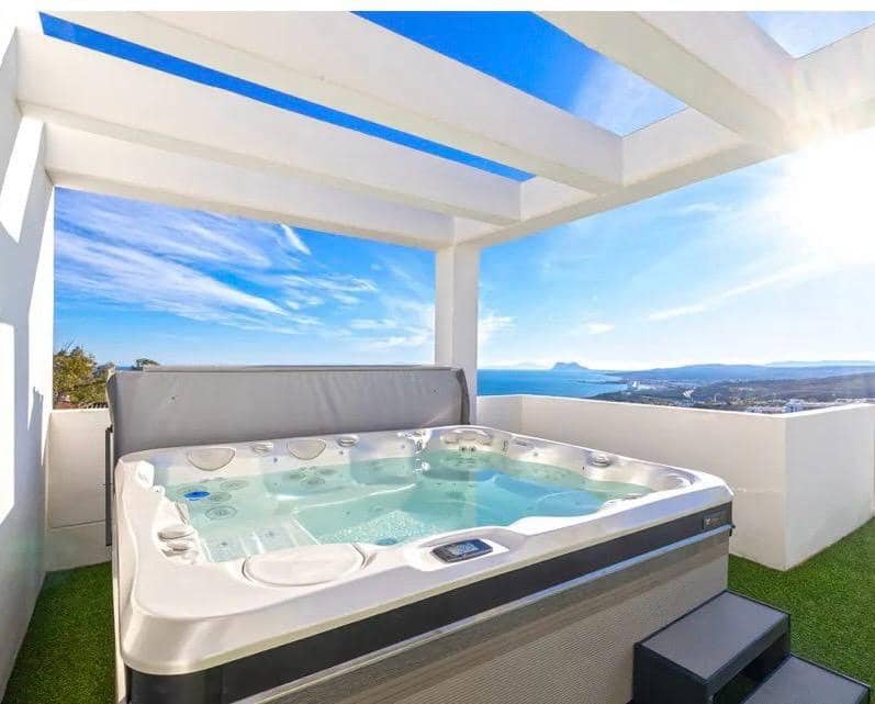 3 Zimmer Reihenhaus zu verkaufen in Manilva mit Pool Garage - 699.000 € (Ref: 9580161)