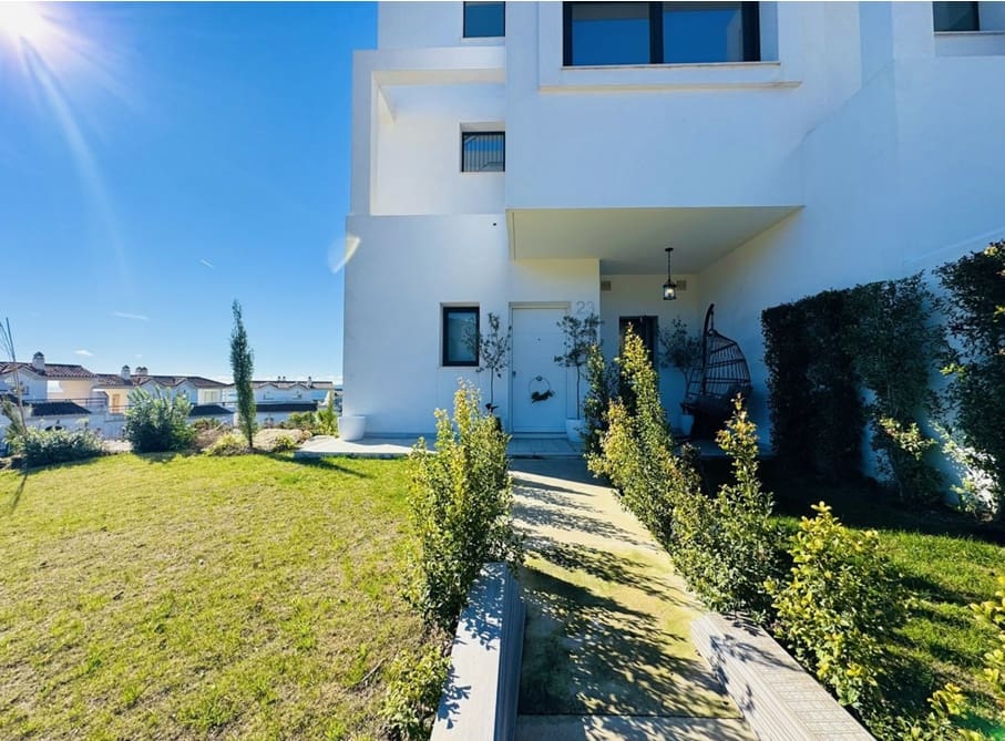 3 Zimmer Reihenhaus zu verkaufen in Manilva mit Pool Garage - 699.000 € (Ref: 9580161)