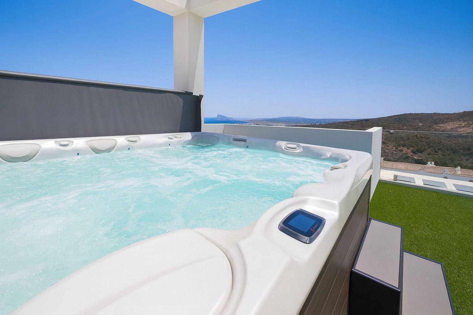 3 Zimmer Reihenhaus zu verkaufen in Manilva mit Pool Garage - 699.000 € (Ref: 9580161)