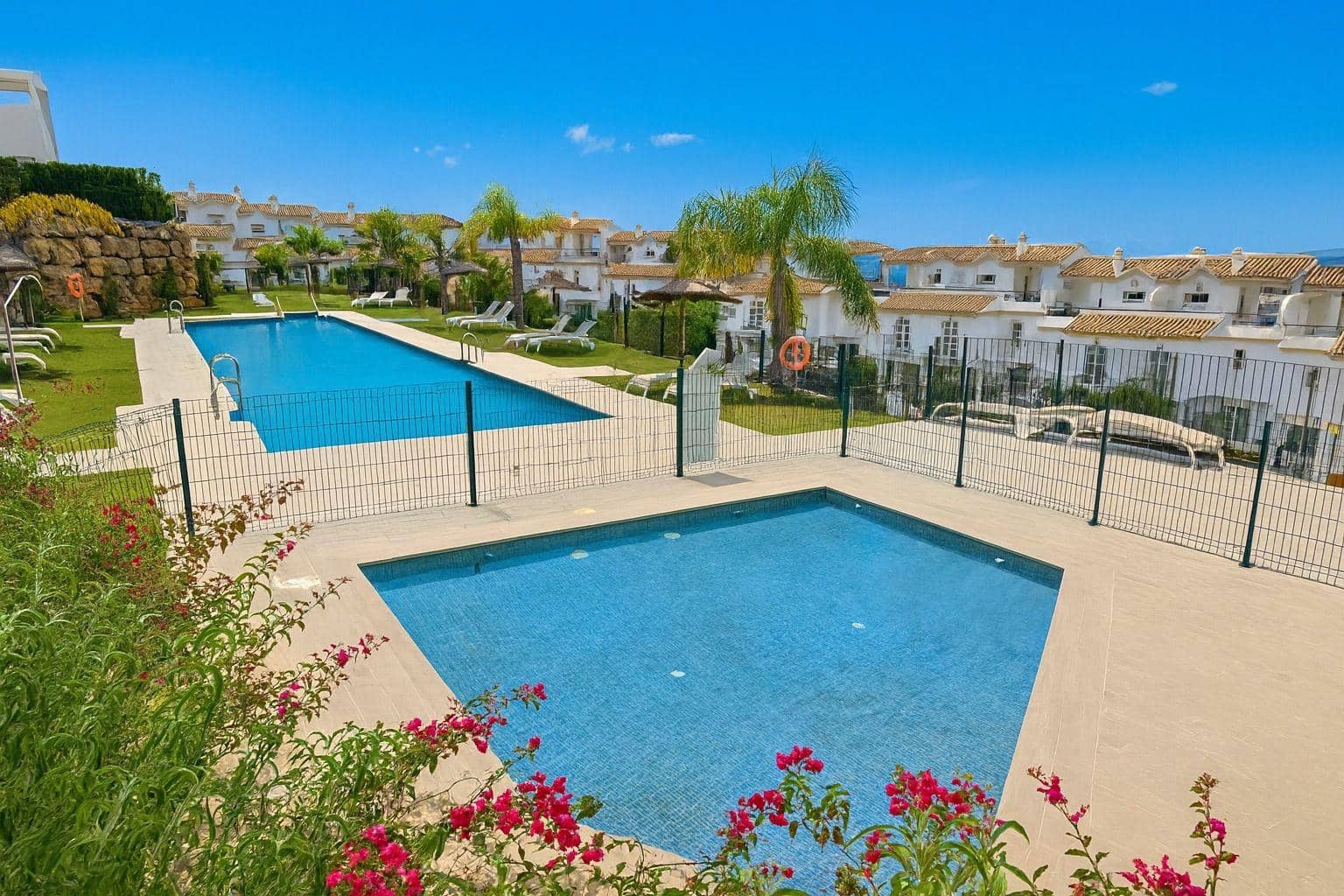 3 Zimmer Reihenhaus zu verkaufen in Manilva mit Pool Garage - 699.000 € (Ref: 9580161)