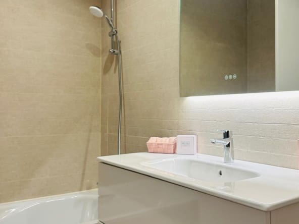 4 makuuhuone Rivitalo myytävänä paikassa San Roque mukana uima-altaan 
autotalli - 785 000 € (Ref: 9580164)