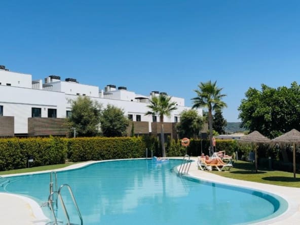 4 makuuhuone Rivitalo myytävänä paikassa San Roque mukana uima-altaan 
autotalli - 785 000 € (Ref: 9580164)