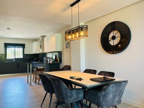 4 sypialnia Dom szeregowy na sprzedaż w San Roque z basenem garażem - 785 000 € (Ref: 9580164)