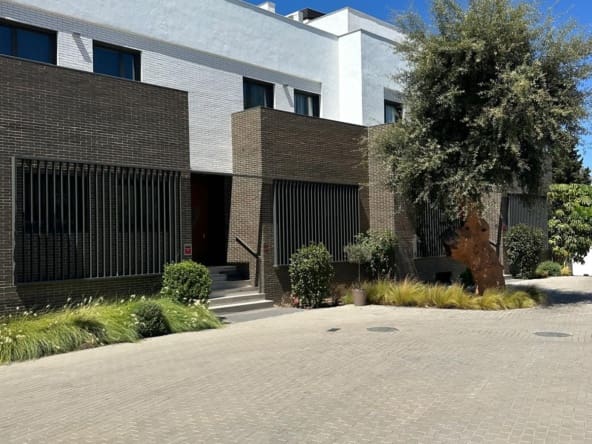 4 makuuhuone Rivitalo myytävänä paikassa San Roque mukana uima-altaan 
autotalli - 785 000 € (Ref: 9580164)