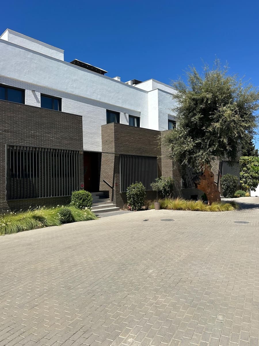 4 makuuhuone Rivitalo myytävänä paikassa San Roque mukana uima-altaan 
autotalli - 785 000 € (Ref: 9580164)