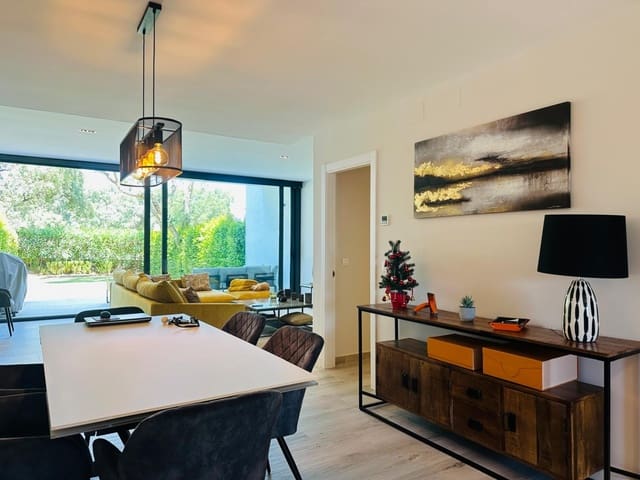 4 sypialnia Dom szeregowy na sprzedaż w San Roque z basenem garażem - 785 000 € (Ref: 9580164)