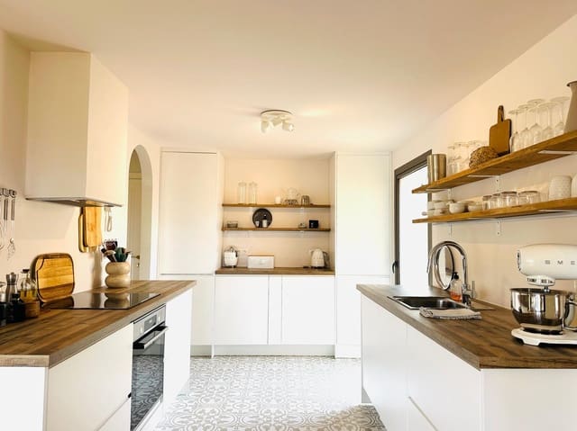 3 soverom Leilighet til salgs i Manilva med svømmebasseng garasje - € 550 000 (Ref: 9713266)