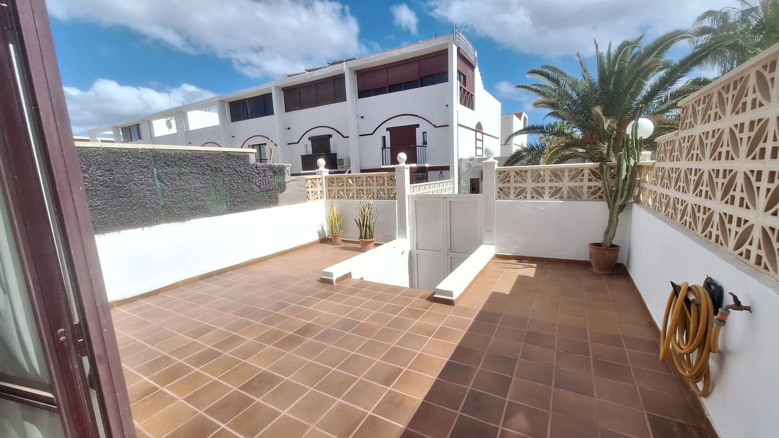 3 bedroom Terraced Villa for sale in Caleta de Fuste with pool garage - € 420,000 (Ref: 9610106)