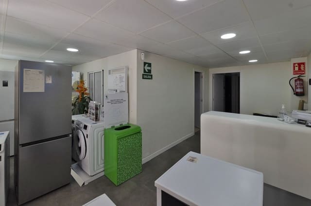 Komercyjne na sprzedaż w Miasto Málaga - 190 000 € (Ref: 9591723)