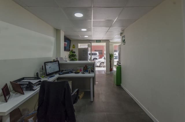 Komercyjne na sprzedaż w Miasto Málaga - 190 000 € (Ref: 9591723)