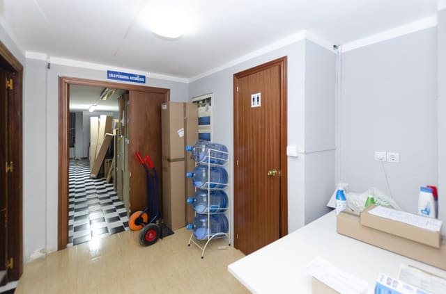 Komercyjne na sprzedaż w Miasto Málaga - 190 000 € (Ref: 9591723)