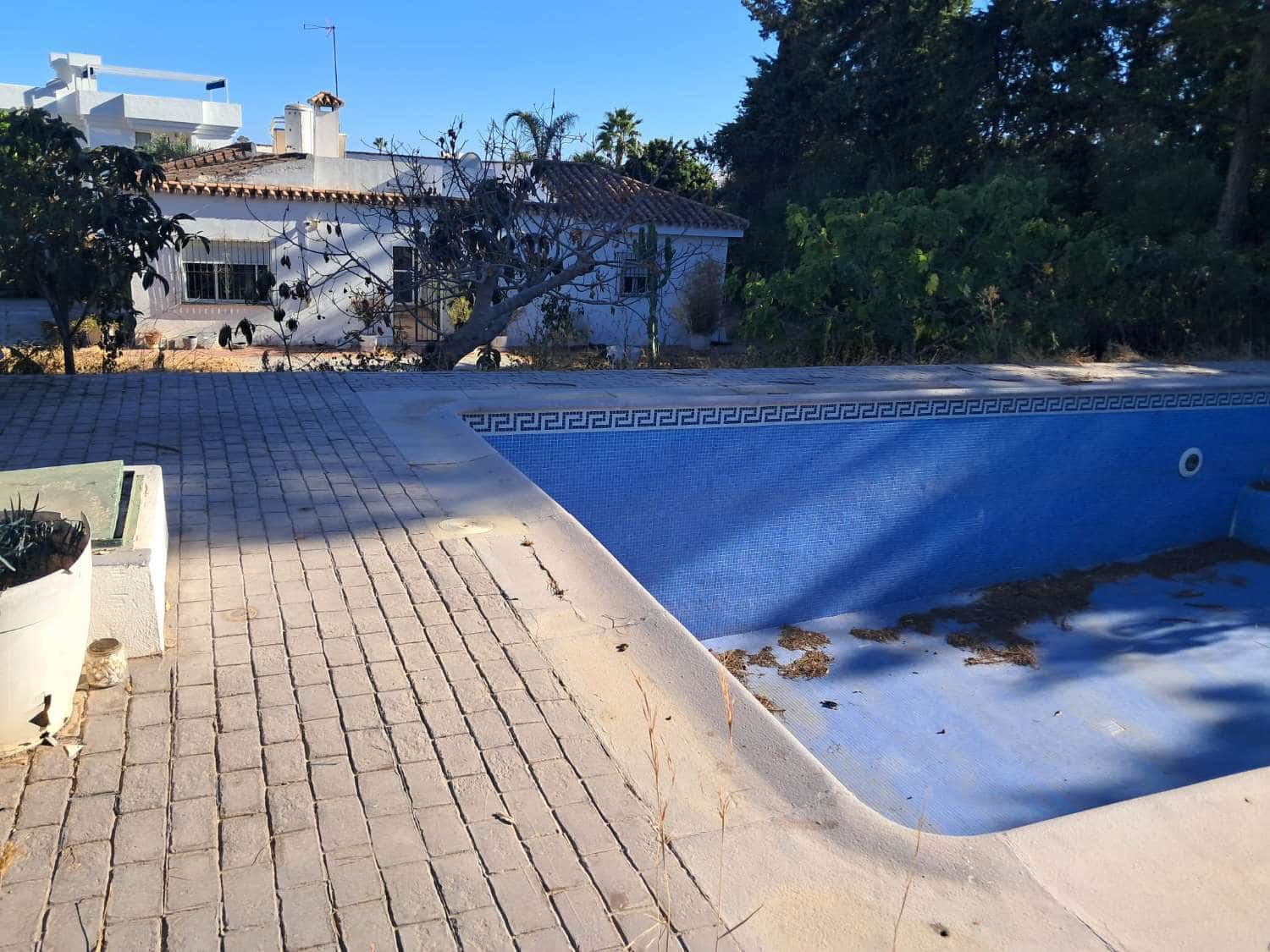 5 bedroom Villa for sale in El Paraiso with garage - € 1,150,000 (Ref: 9591728)