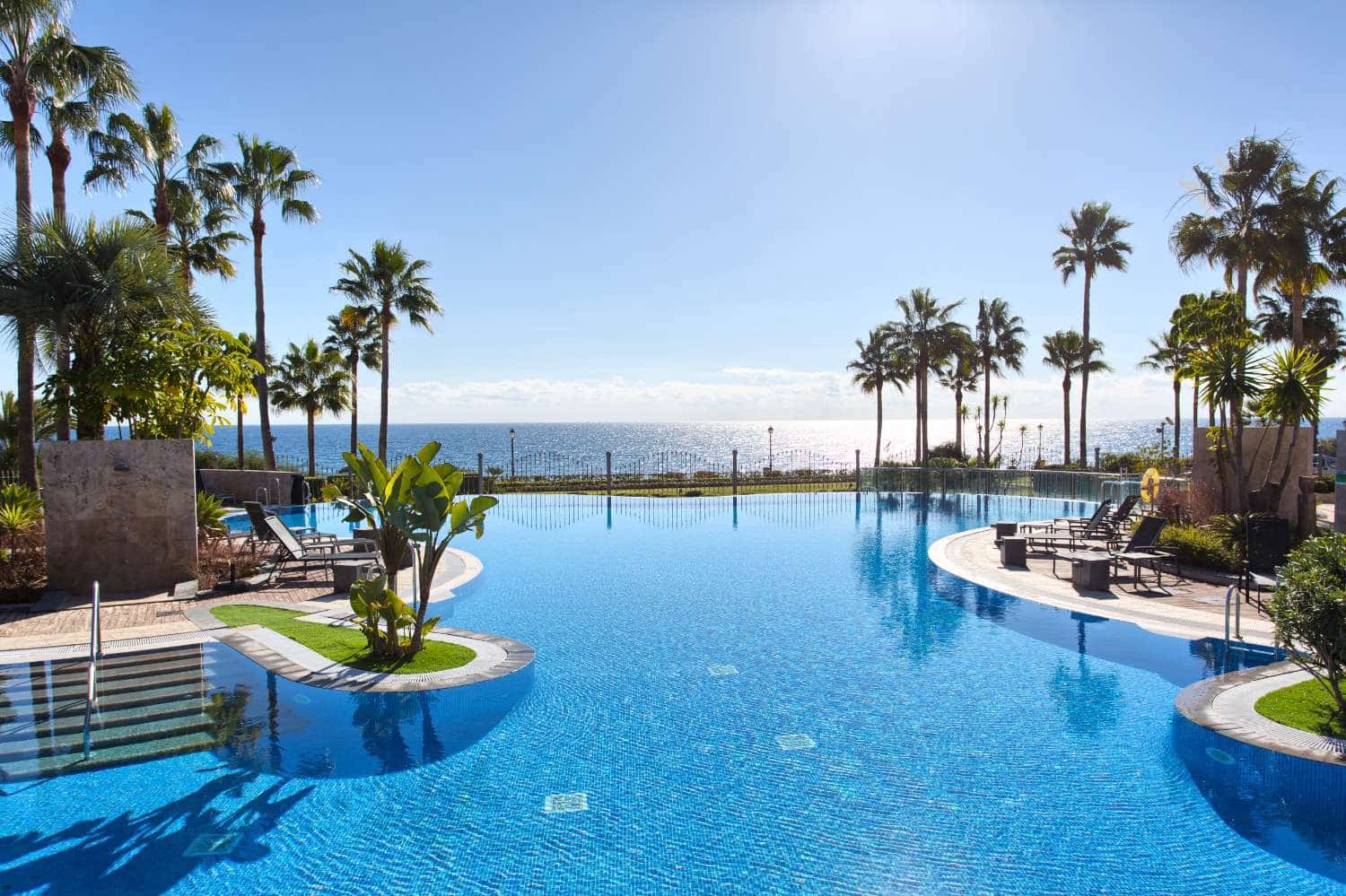 2 quarto Apartamento para venda em Estepona com piscina garagem - 585 000 € (Ref: 9591734)