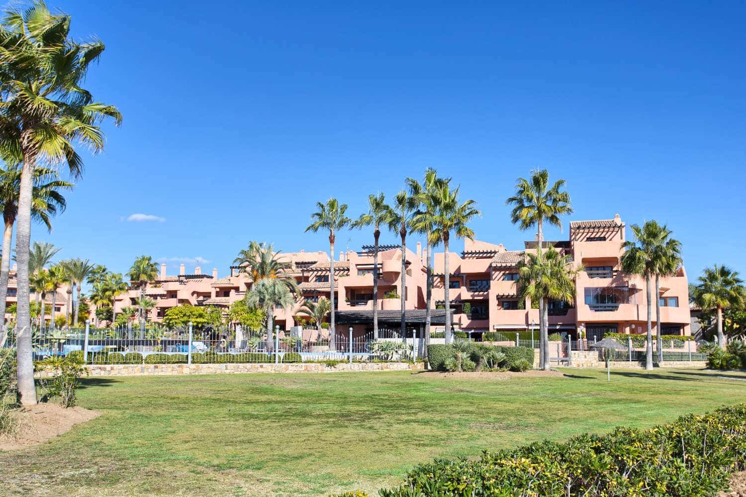2 quarto Apartamento para venda em Estepona com piscina garagem - 585 000 € (Ref: 9591734)