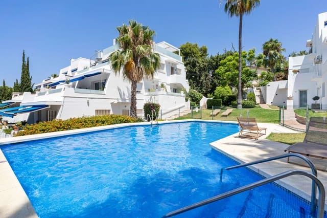 3 chambre Appartement à vendre à Nueva Andalucía Centro, Marbella avec piscine - 680 000 € (Ref: 9591737)