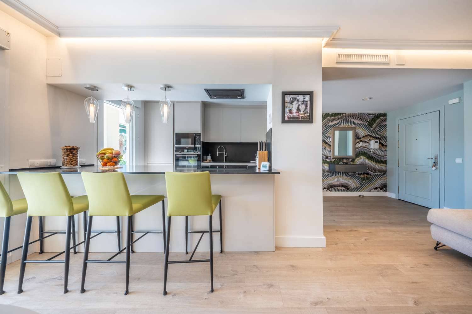 2 bedroom Apartment for sale in Nueva Andalucia with pool garage - € 689,000 (Ref: 9591738)