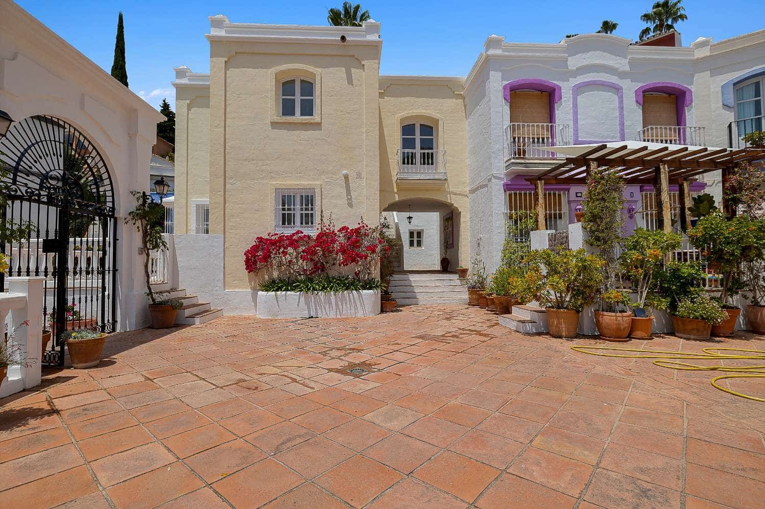 3 bedroom Terraced Villa for sale in Benahavis - € 550,000 (Ref: 9591739)