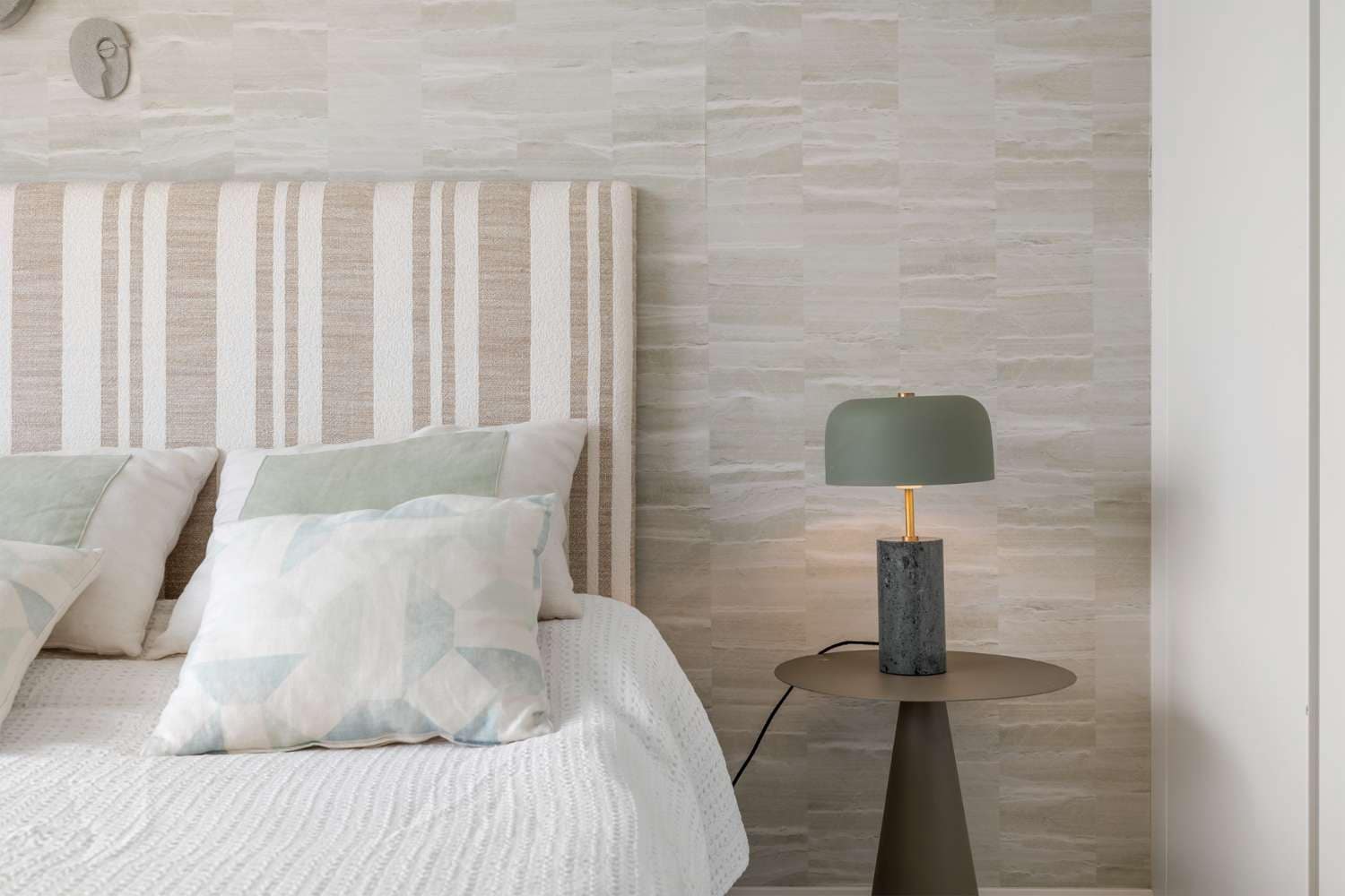 Apartamento de 3 habitaciones en Estepona en venta con piscina garaje - 995.000 € (Ref: 9591741)