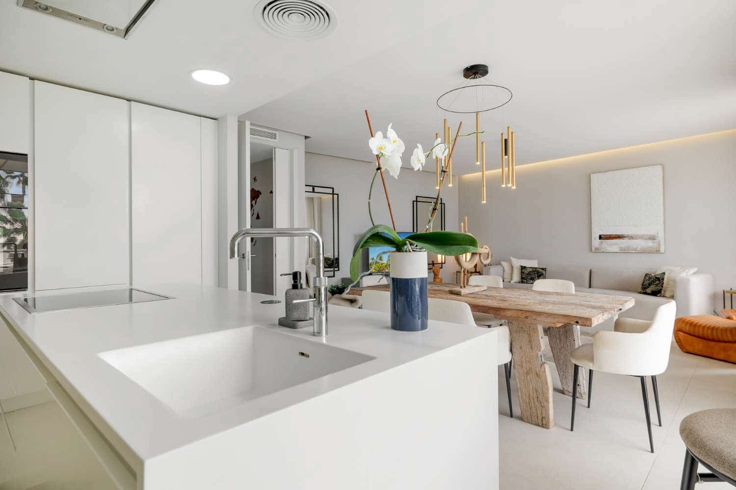 Apartamento de 3 habitaciones en Estepona en venta con piscina garaje - 995.000 € (Ref: 9591741)