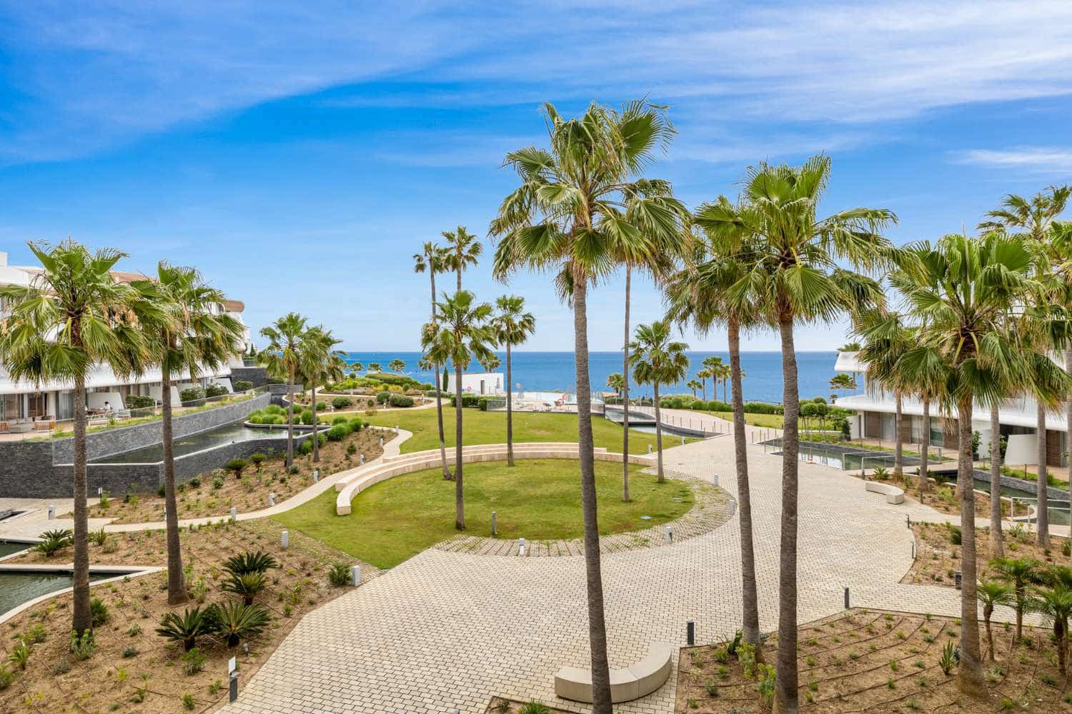 Apartamento de 3 habitaciones en Estepona en venta con piscina garaje - 995.000 € (Ref: 9591741)