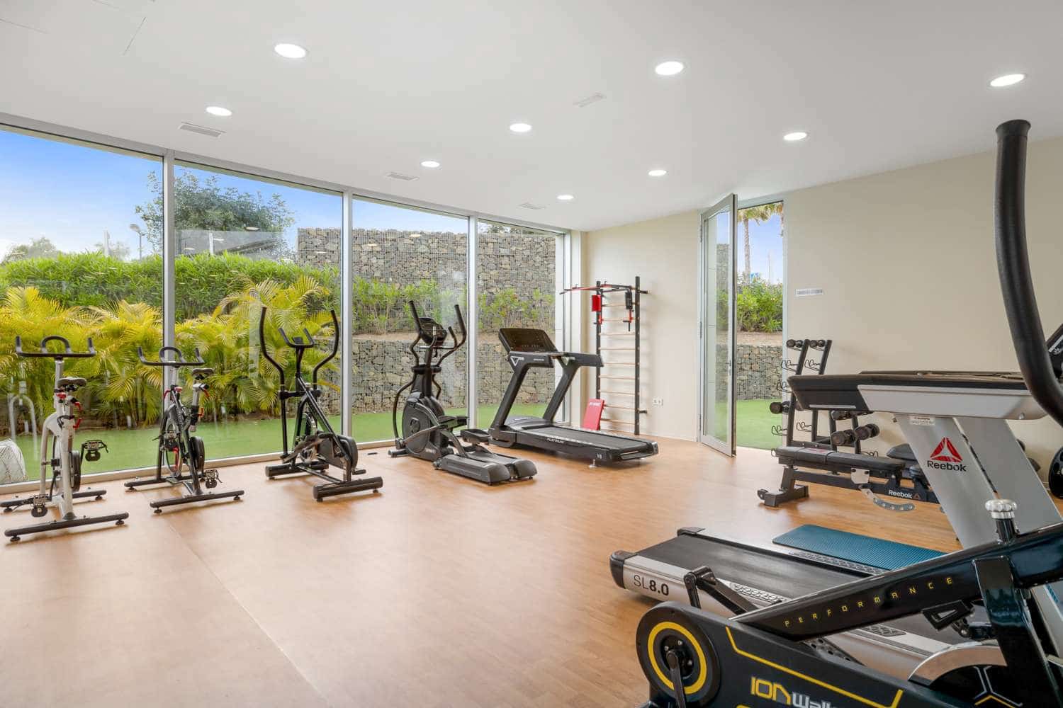 Apartamento de 3 habitaciones en Estepona en venta con piscina garaje - 995.000 € (Ref: 9591741)