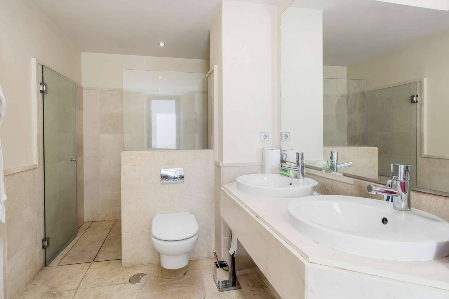 3 bedroom Apartment for sale in Benahavis with pool - € 1,075,000 (Ref: 9591750)