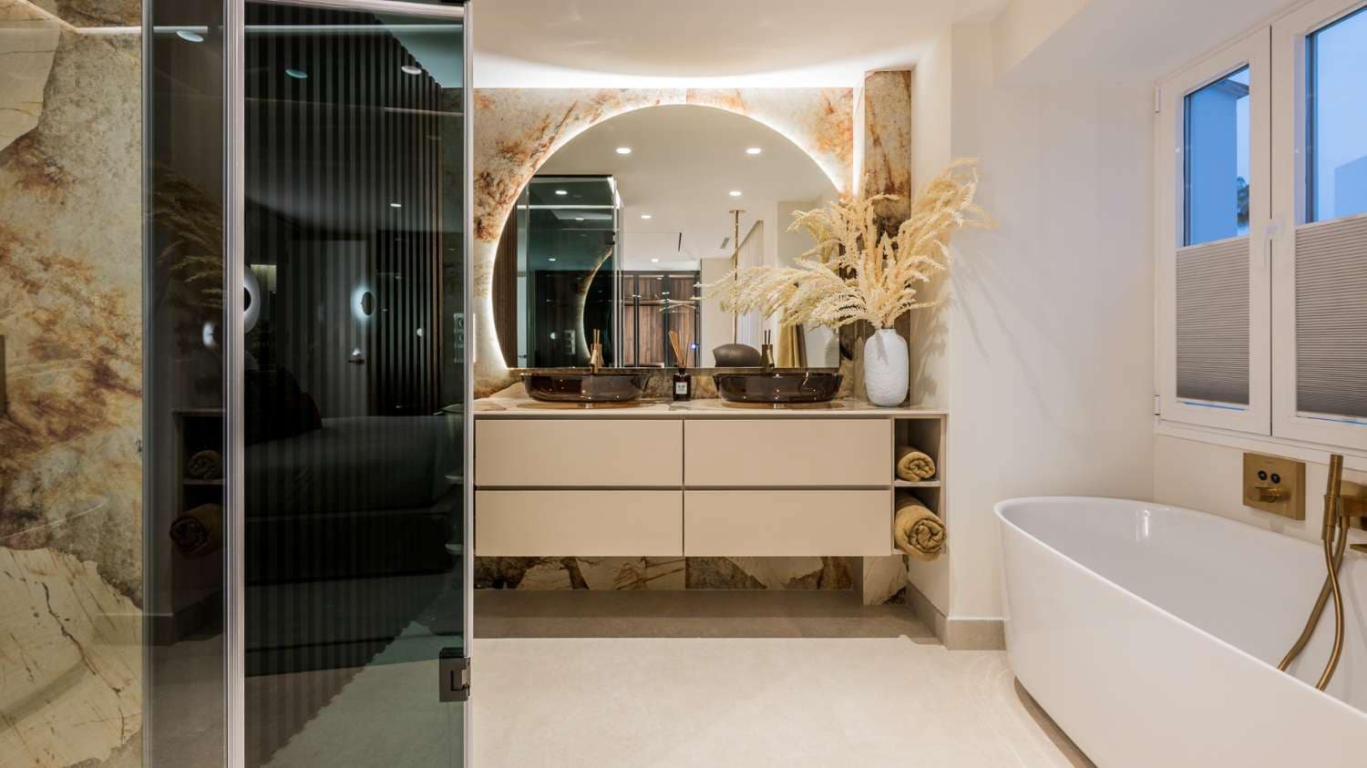 3 slaapkamer Appartement te koop in Los Monteros met zwembad garage - € 2.450.000 (Ref: 9591754)