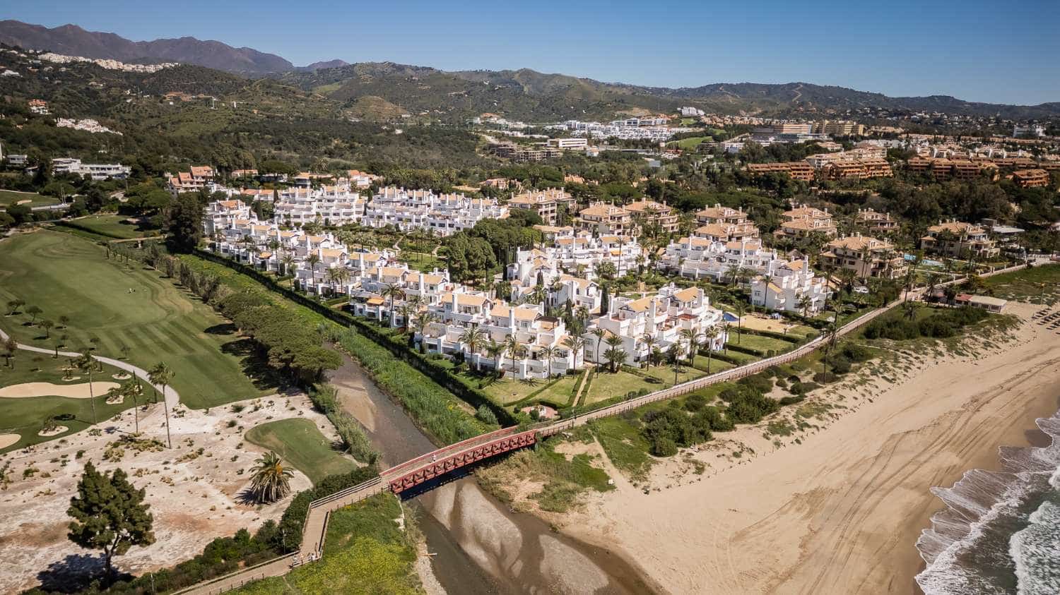 3 slaapkamer Appartement te koop in Los Monteros met zwembad garage - € 2.450.000 (Ref: 9591754)