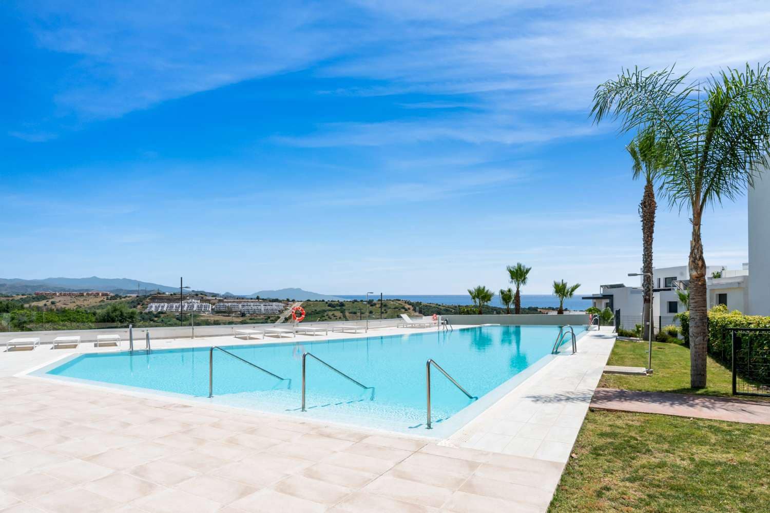 2 sovrum Lägenhet till salu i Estepona med pool garage - 495 000 € (Ref: 9591757)