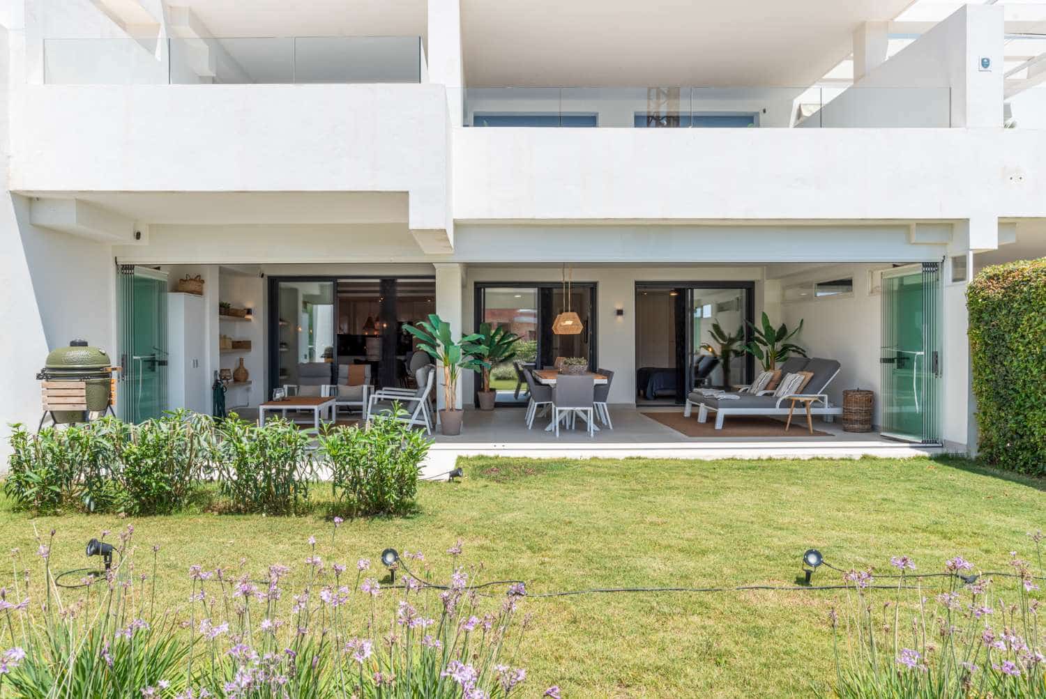 2 sovrum Lägenhet till salu i Estepona med pool garage - 495 000 € (Ref: 9591757)