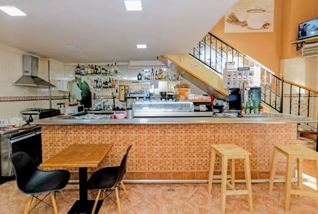 Kommersiell till salu i Málaga stad - 400 000 € (Ref: 9591759)