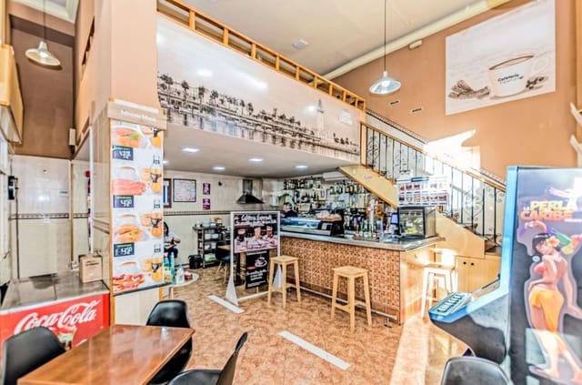 Kommersiell till salu i Málaga stad - 400 000 € (Ref: 9591759)