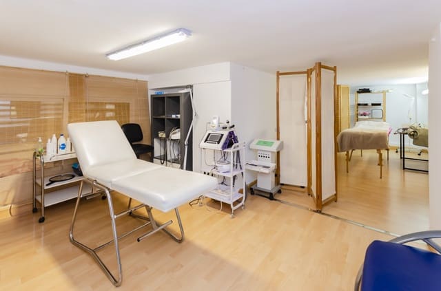 Commerciale in vendita in Malaga città - 220.500 € (Rif: 9591760)