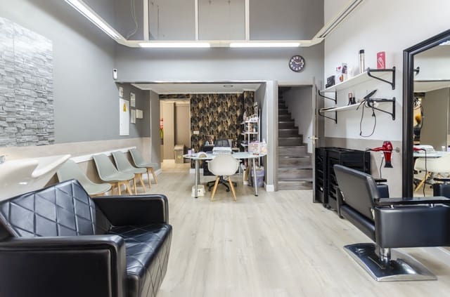 Commerciale in vendita in Malaga città - 220.500 € (Rif: 9591760)