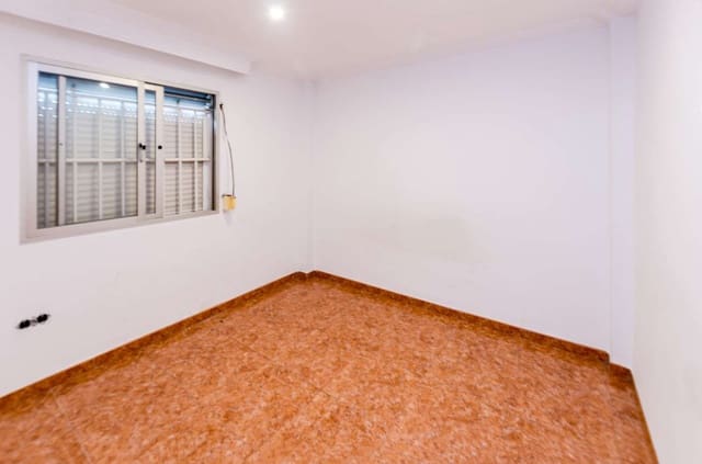 3 Zimmer Wohnung zu verkaufen in San Andres, Málaga Stadt - 250.000 € (Ref: 9610836)